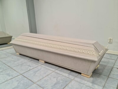 Pellava Jukola, 950 € Hauta-arkkumalli: Pellava Jukola, 950 €