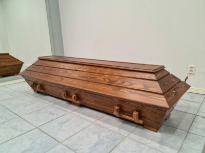 Honka 72 kantokahvoilla, 1490 € Hauta-arkkumalli: Honka 72 kantokahvoilla, 1490 €