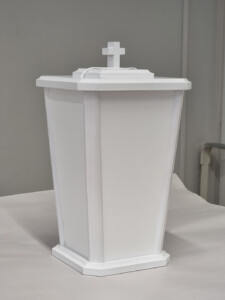 valkoinen_uurna_ristillä_195e